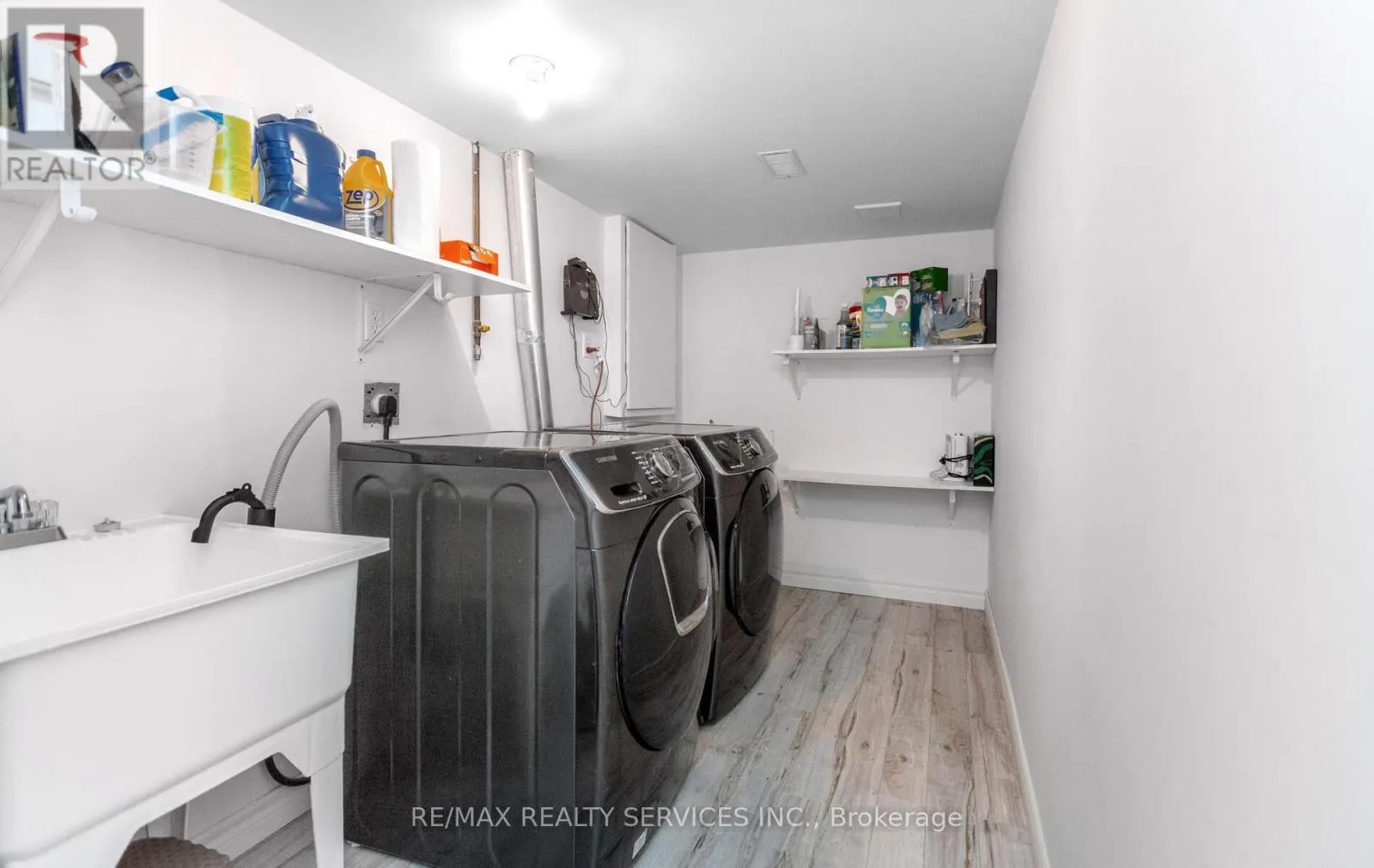 3912 ZENITH COURT