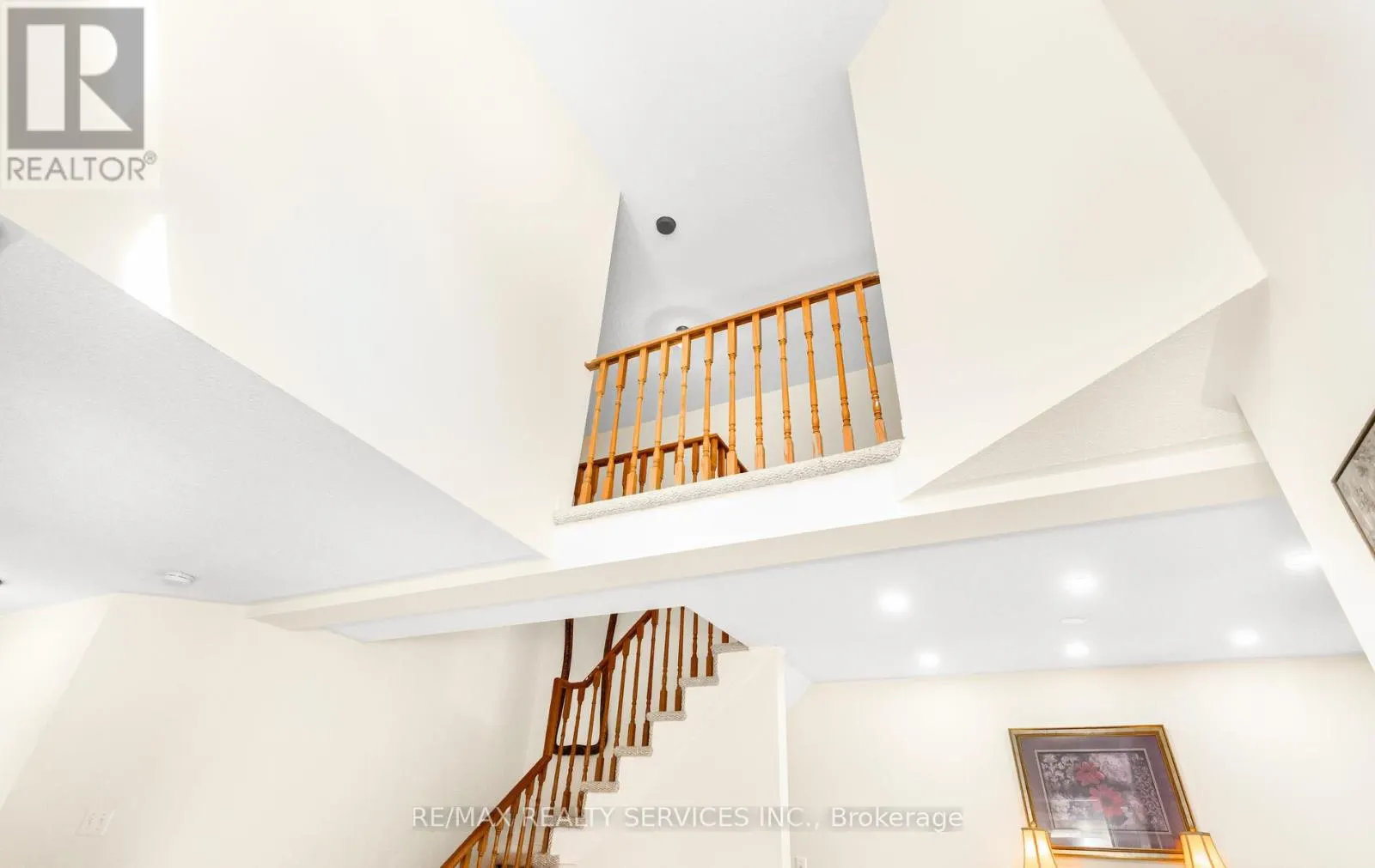 3912 ZENITH COURT