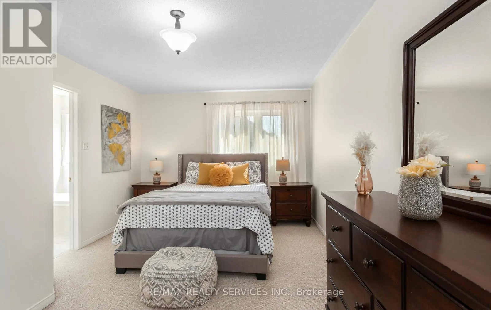 3912 ZENITH COURT