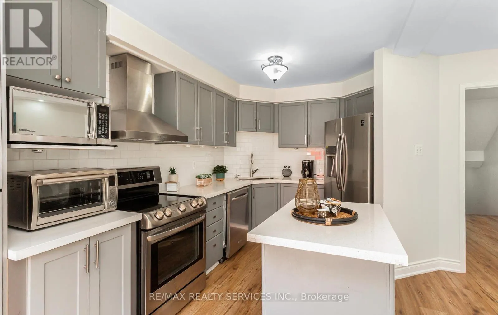 3912 ZENITH COURT
