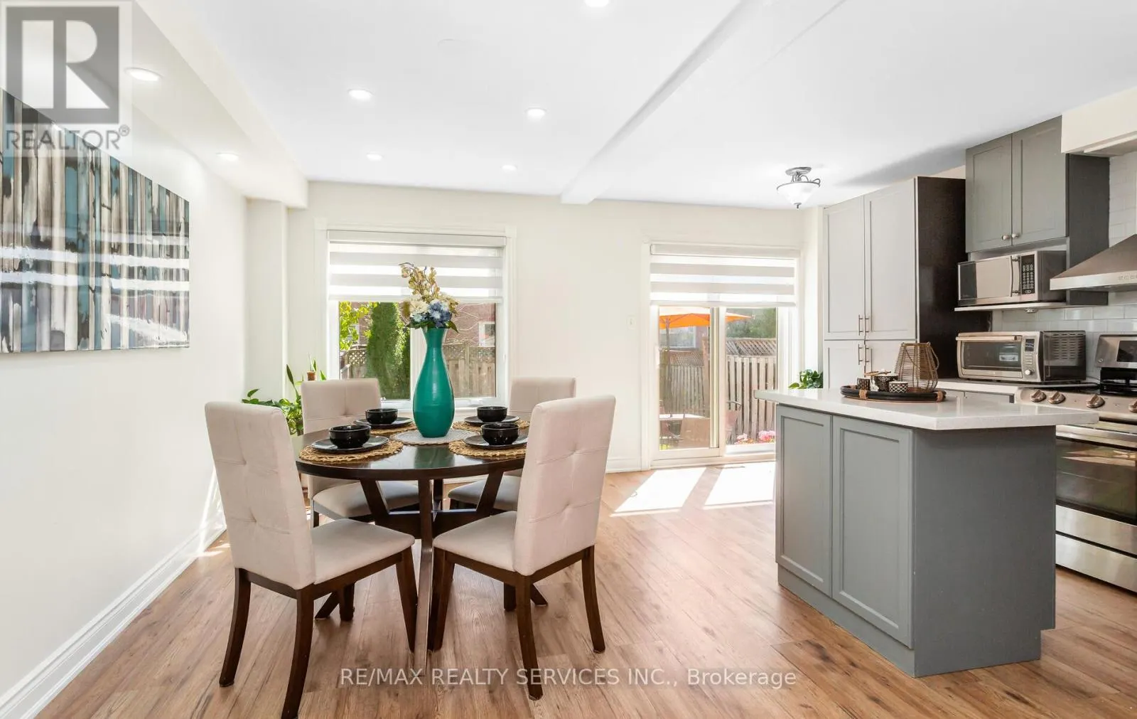 3912 ZENITH COURT