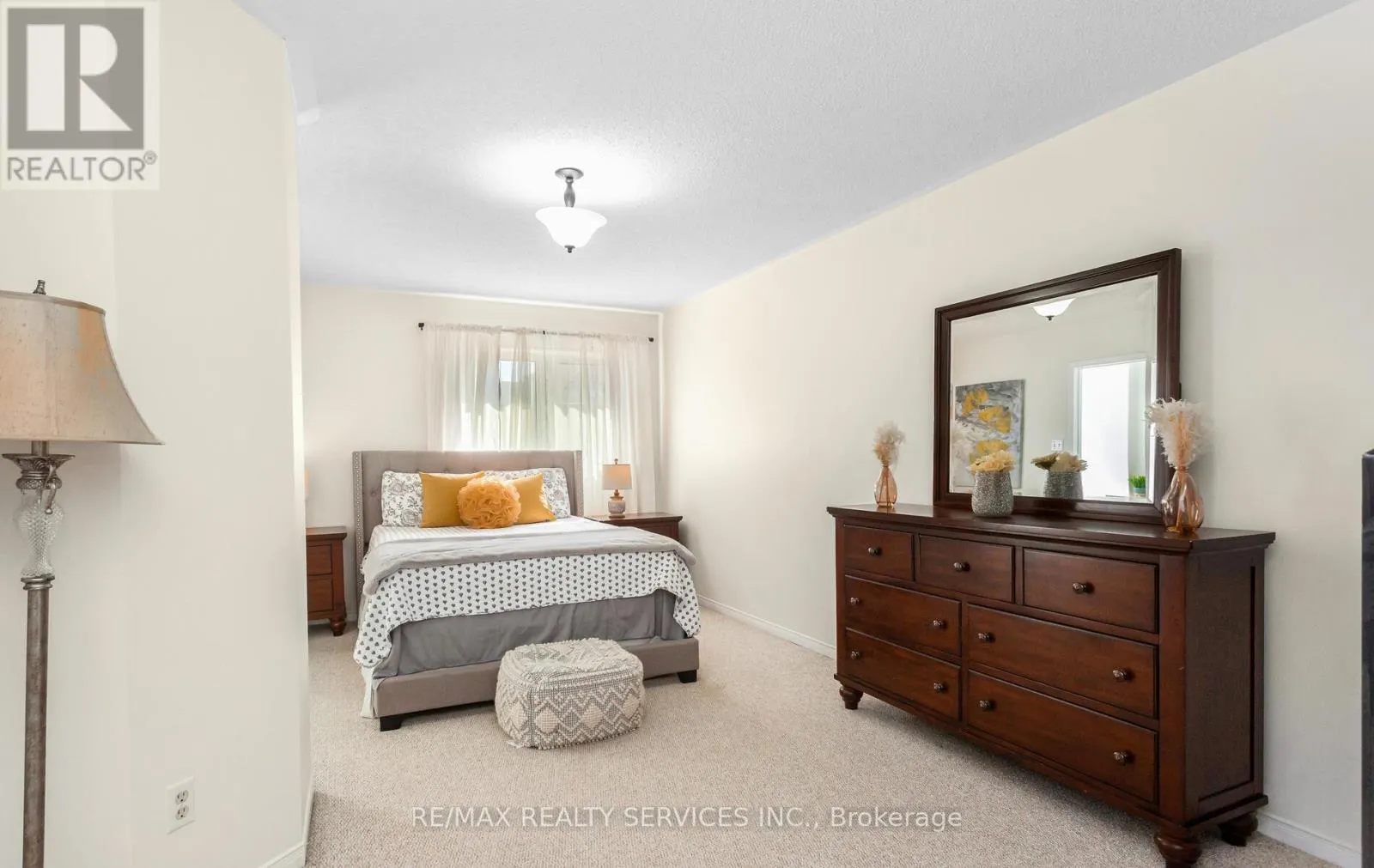 3912 ZENITH COURT