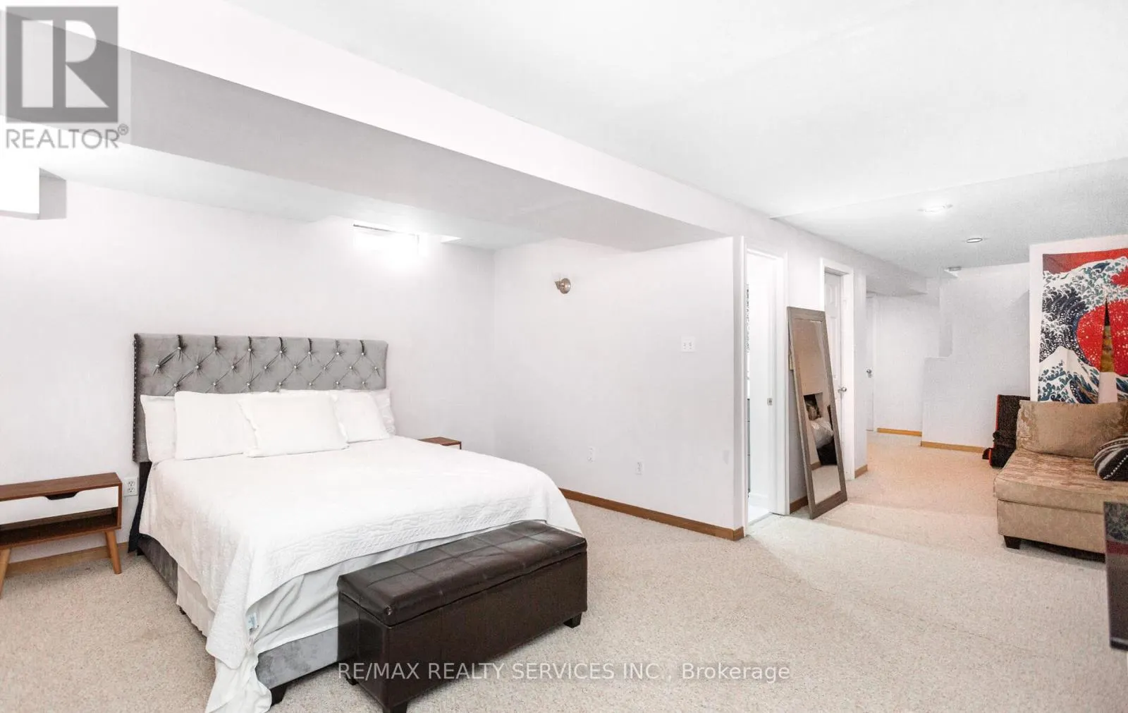 3912 ZENITH COURT