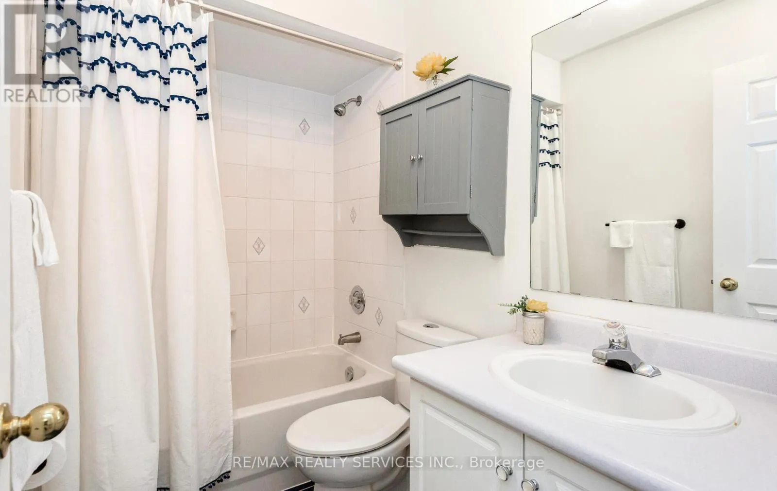 3912 ZENITH COURT