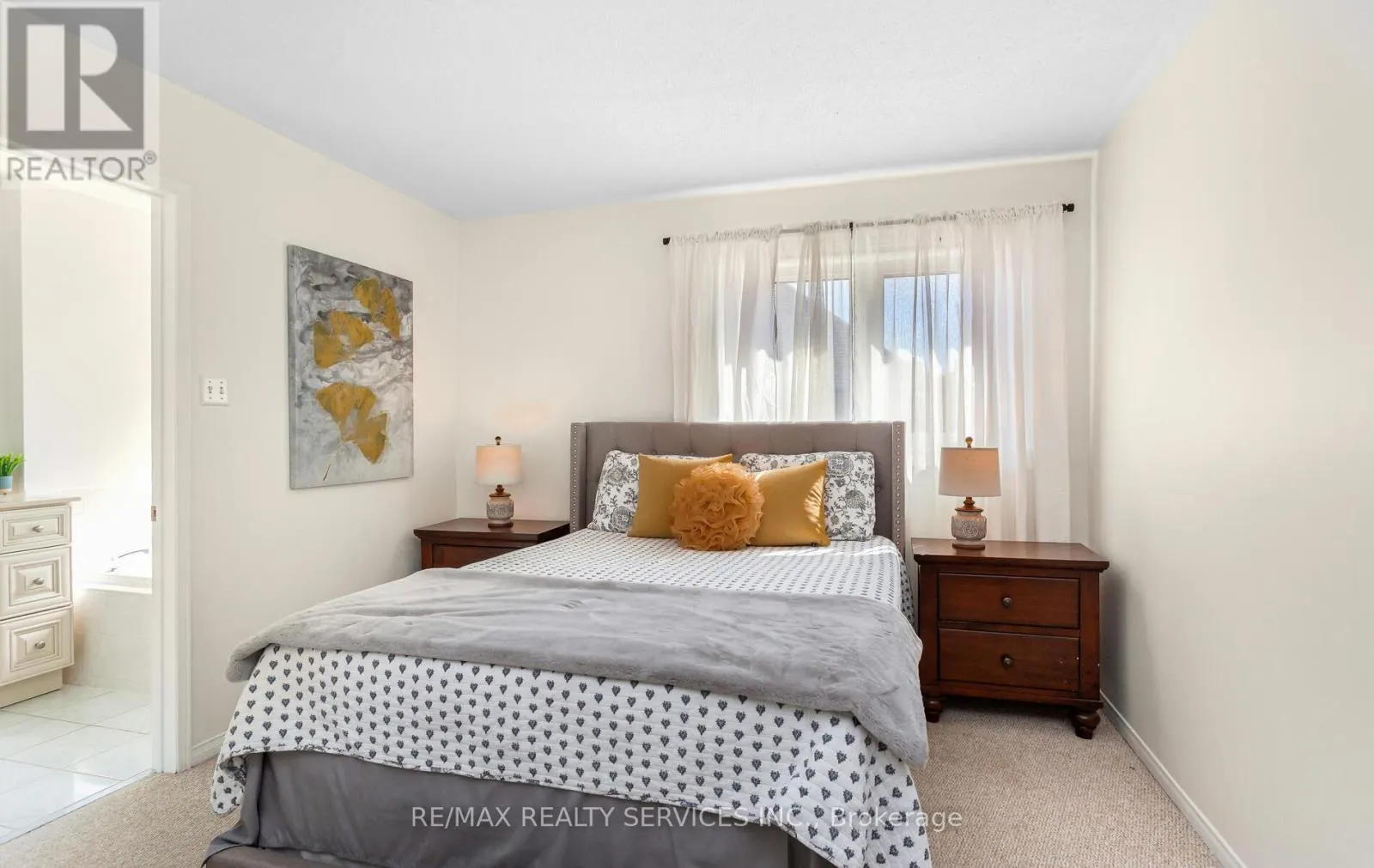 3912 ZENITH COURT