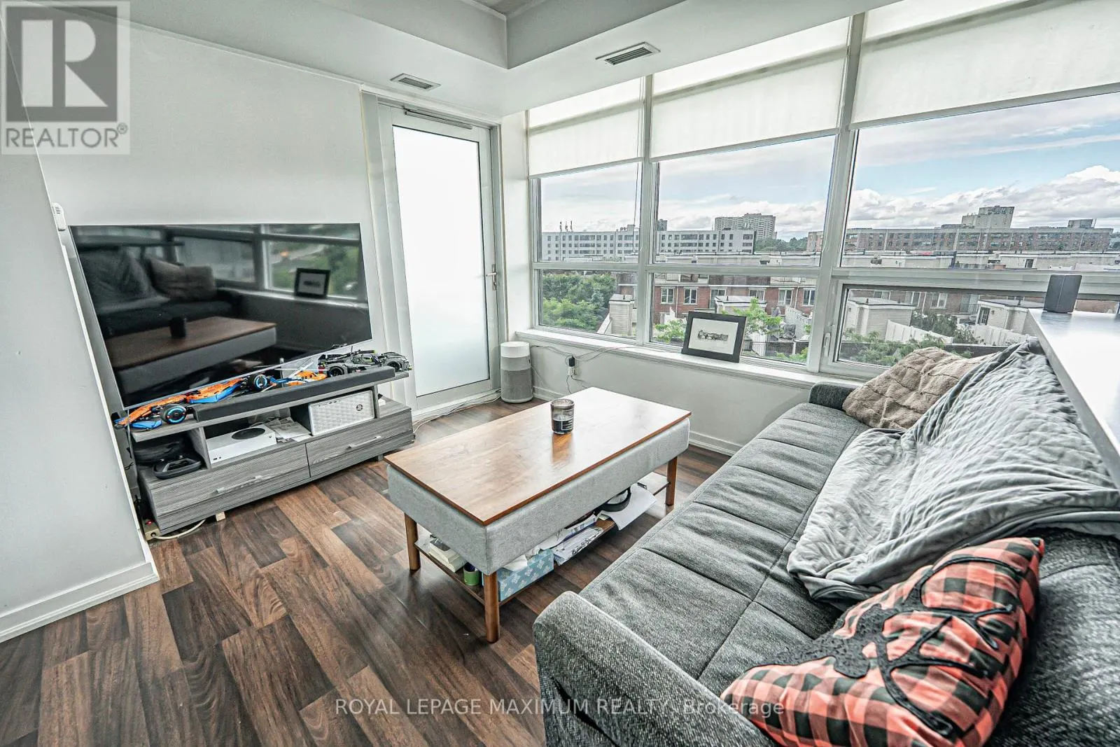 617 - 38 JOE SHUSTER WAY