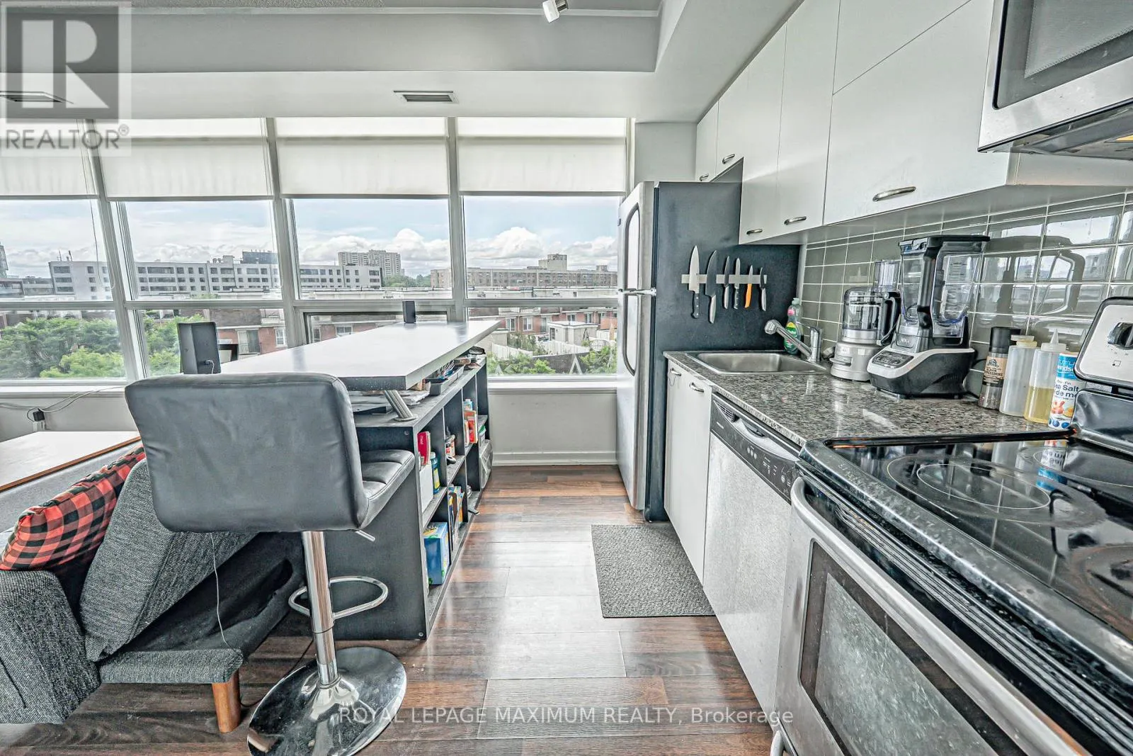 617 - 38 JOE SHUSTER WAY