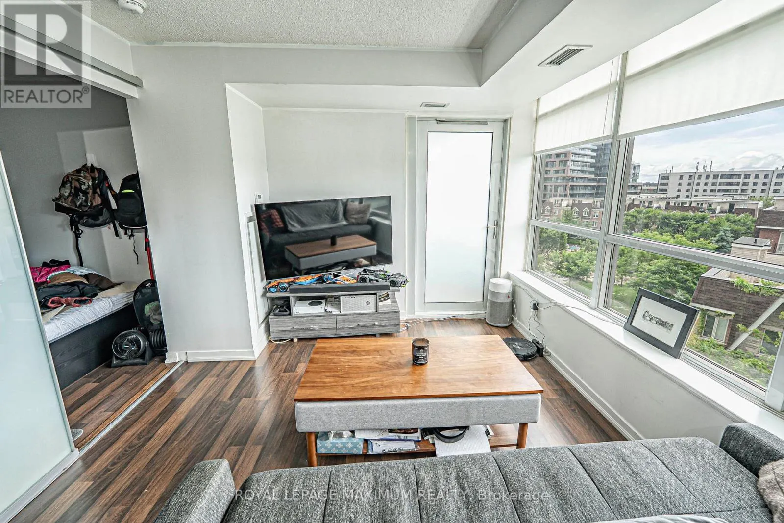 617 - 38 JOE SHUSTER WAY