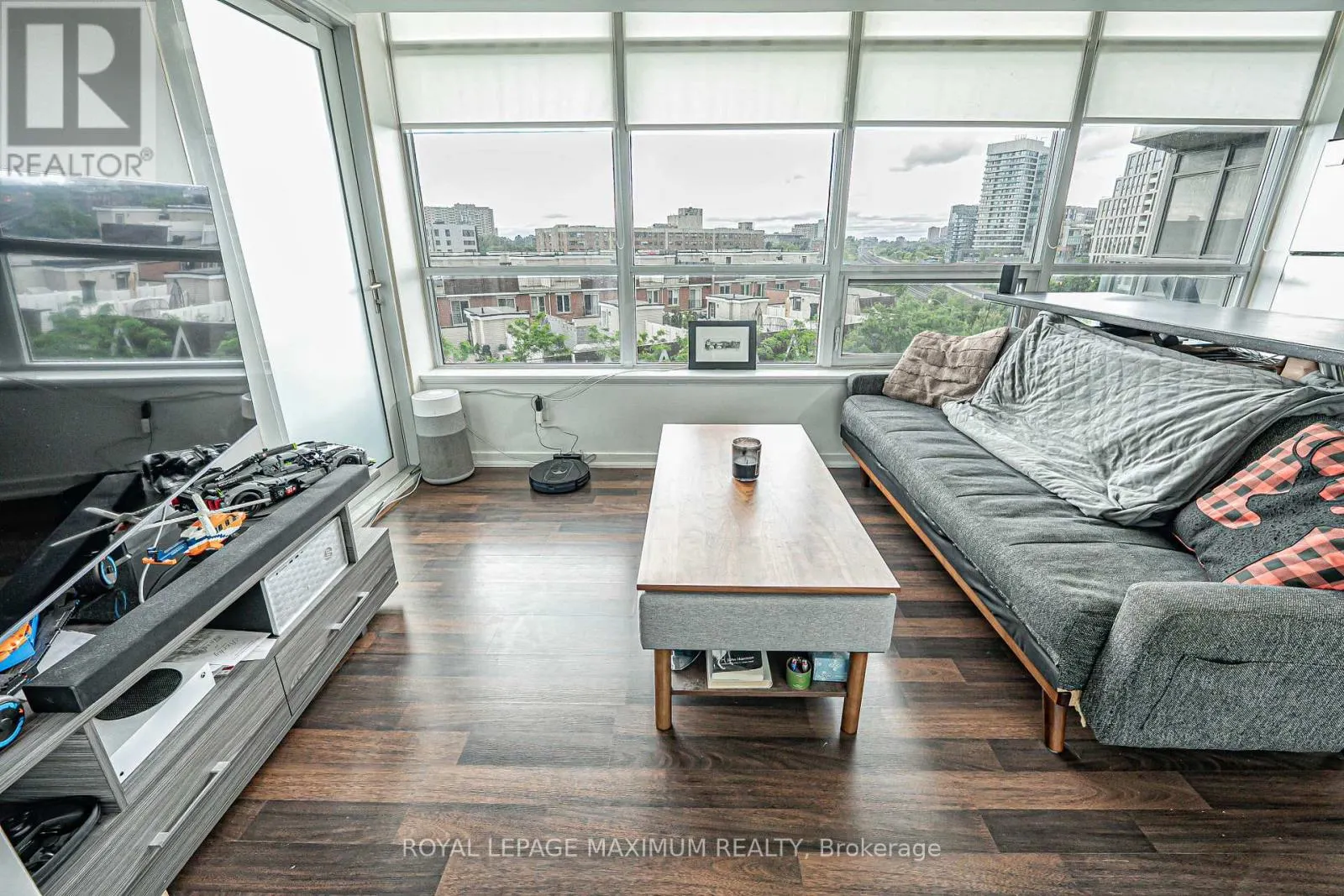 617 - 38 JOE SHUSTER WAY