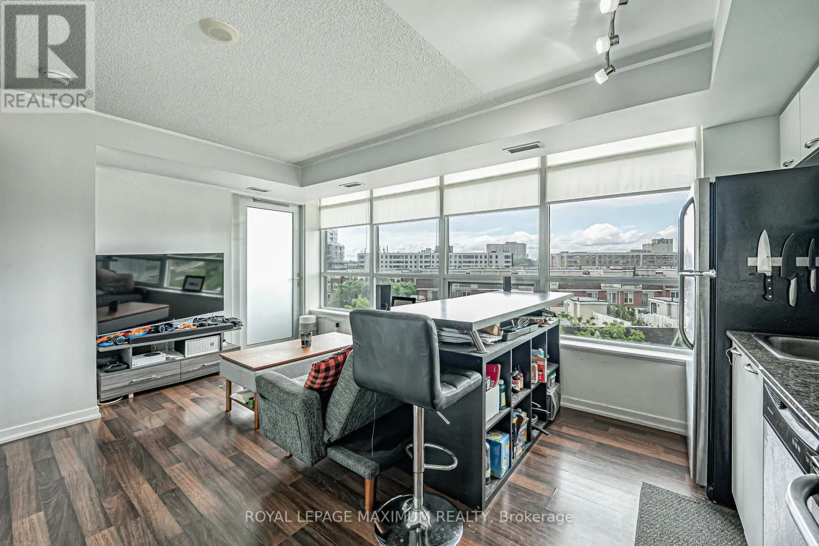 617 - 38 JOE SHUSTER WAY