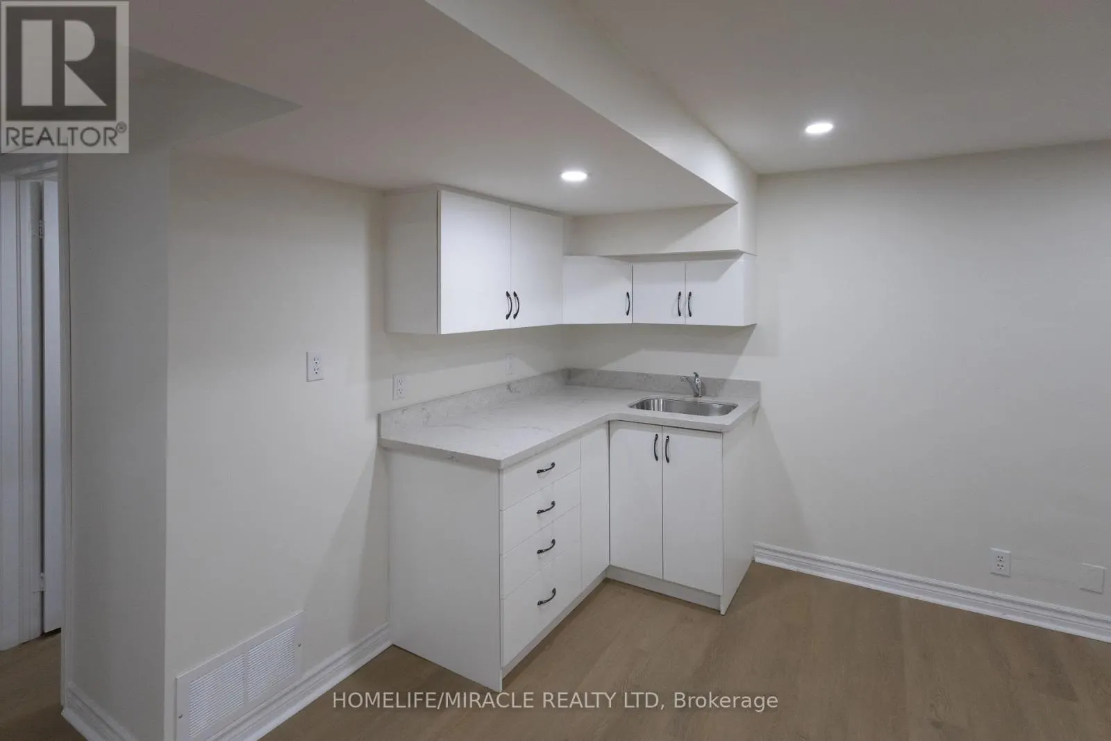 8 GRAND VALLEY DRIVE