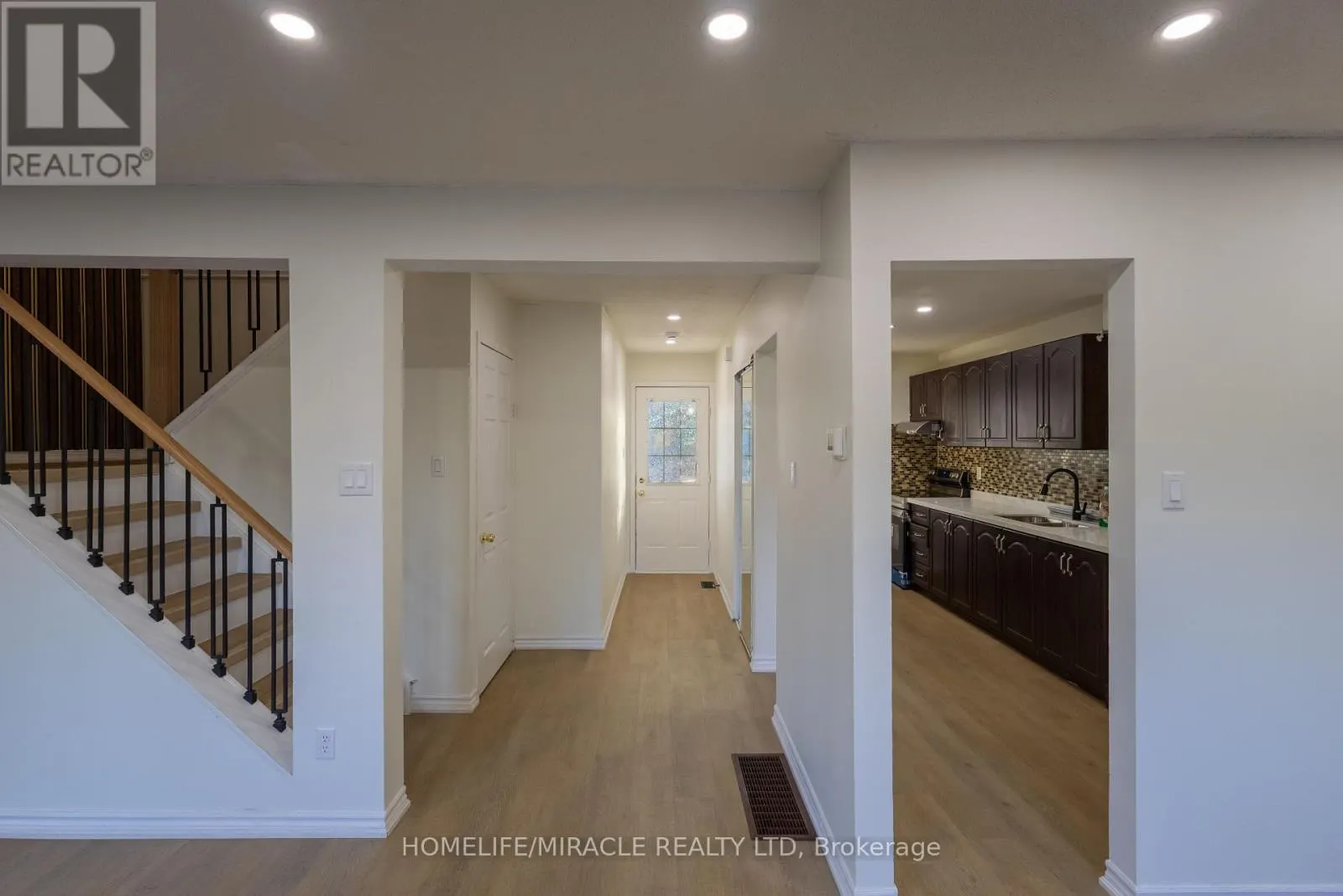 8 GRAND VALLEY DRIVE