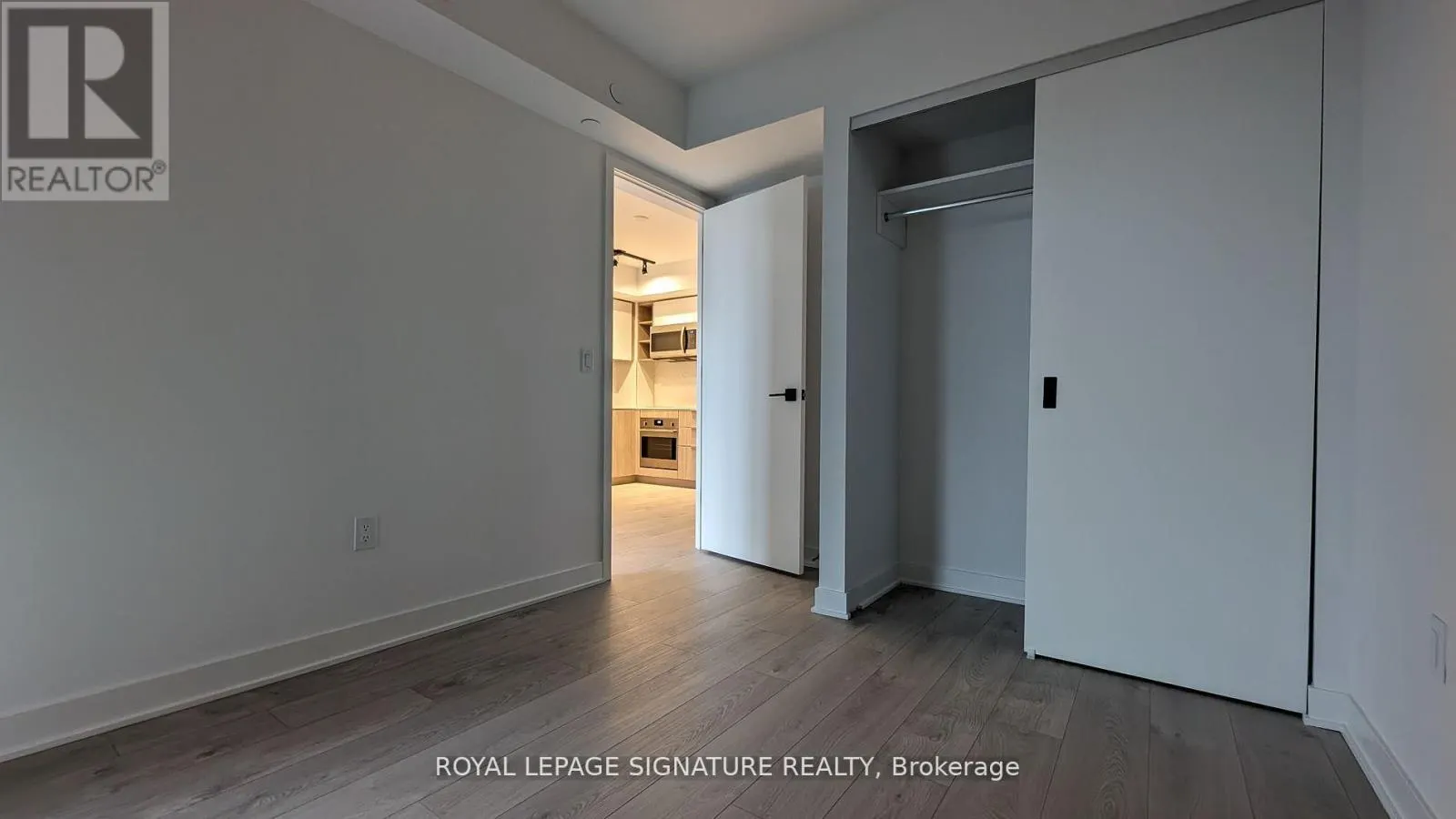 408 - 36 ZORRA STREET