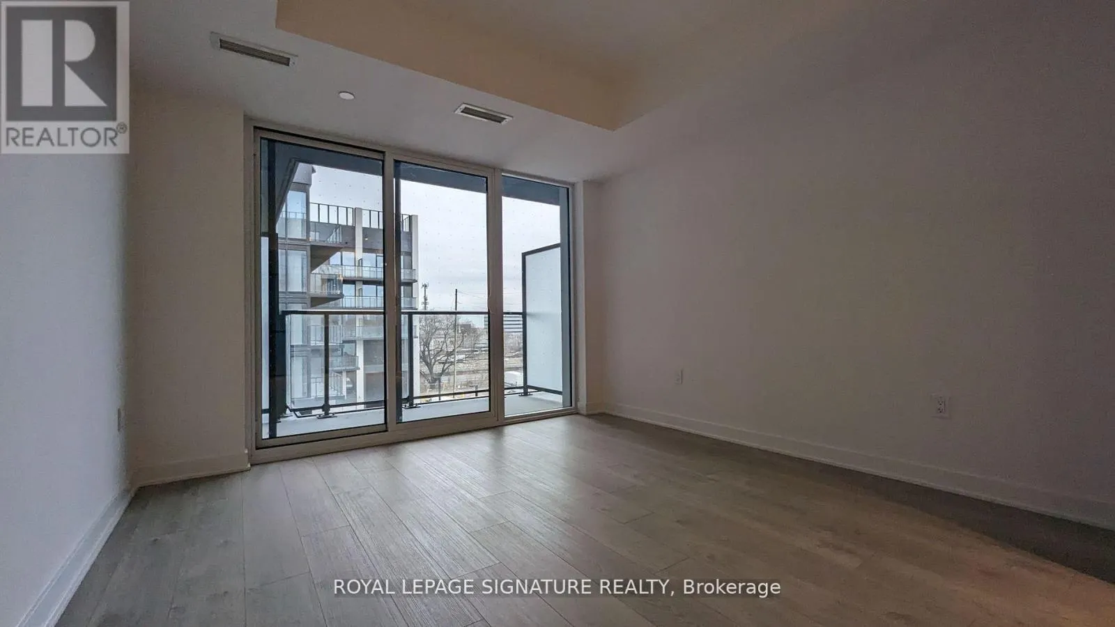 408 - 36 ZORRA STREET