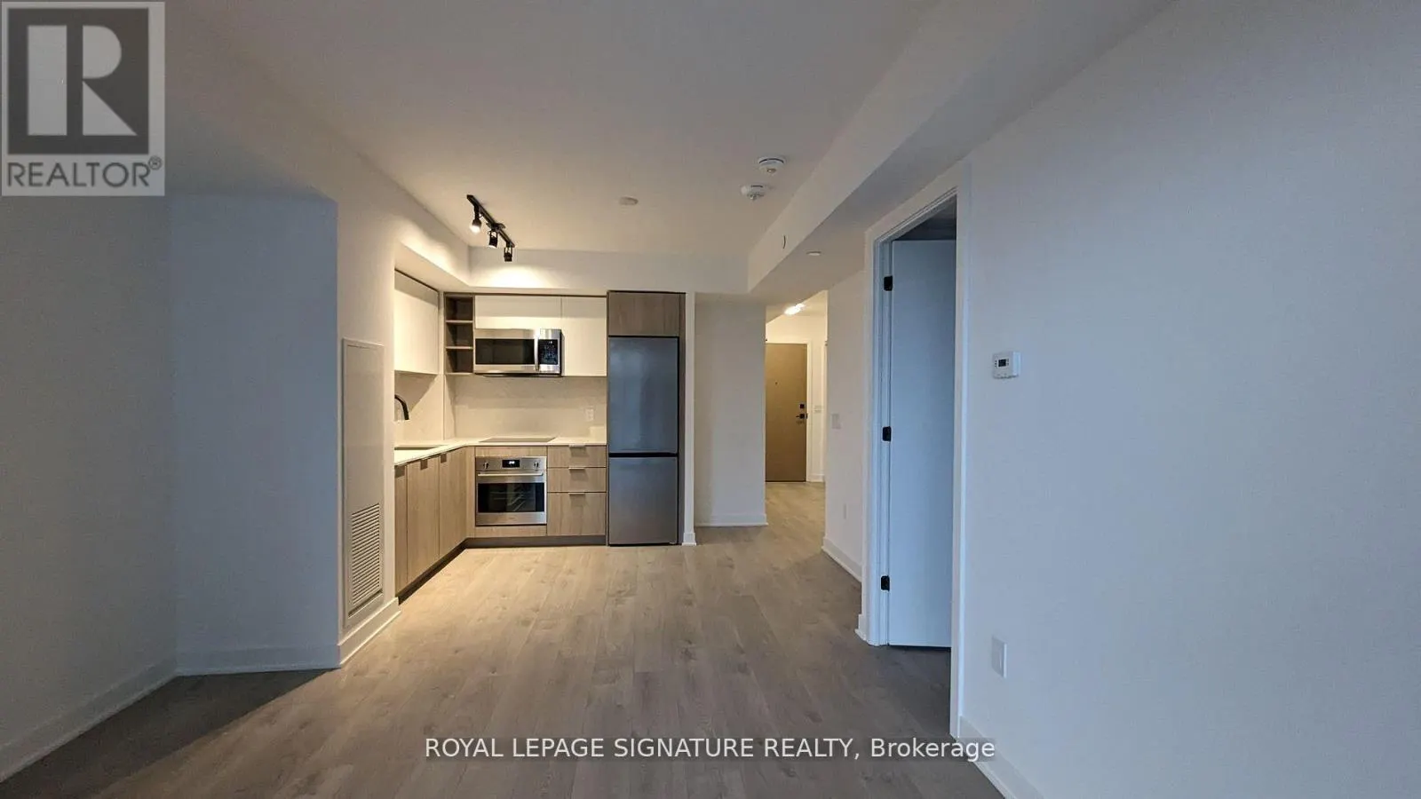 408 - 36 ZORRA STREET
