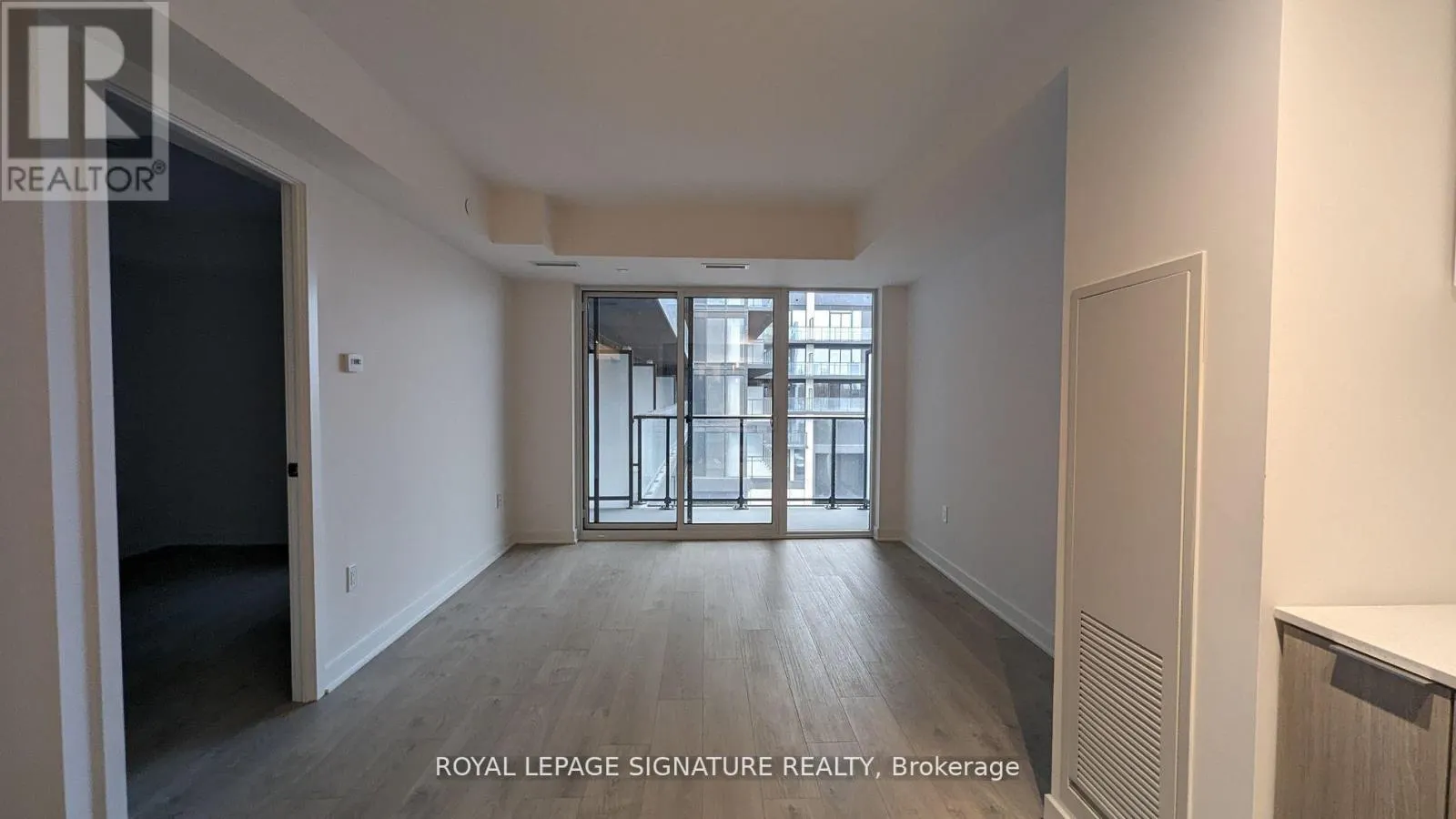 408 - 36 ZORRA STREET