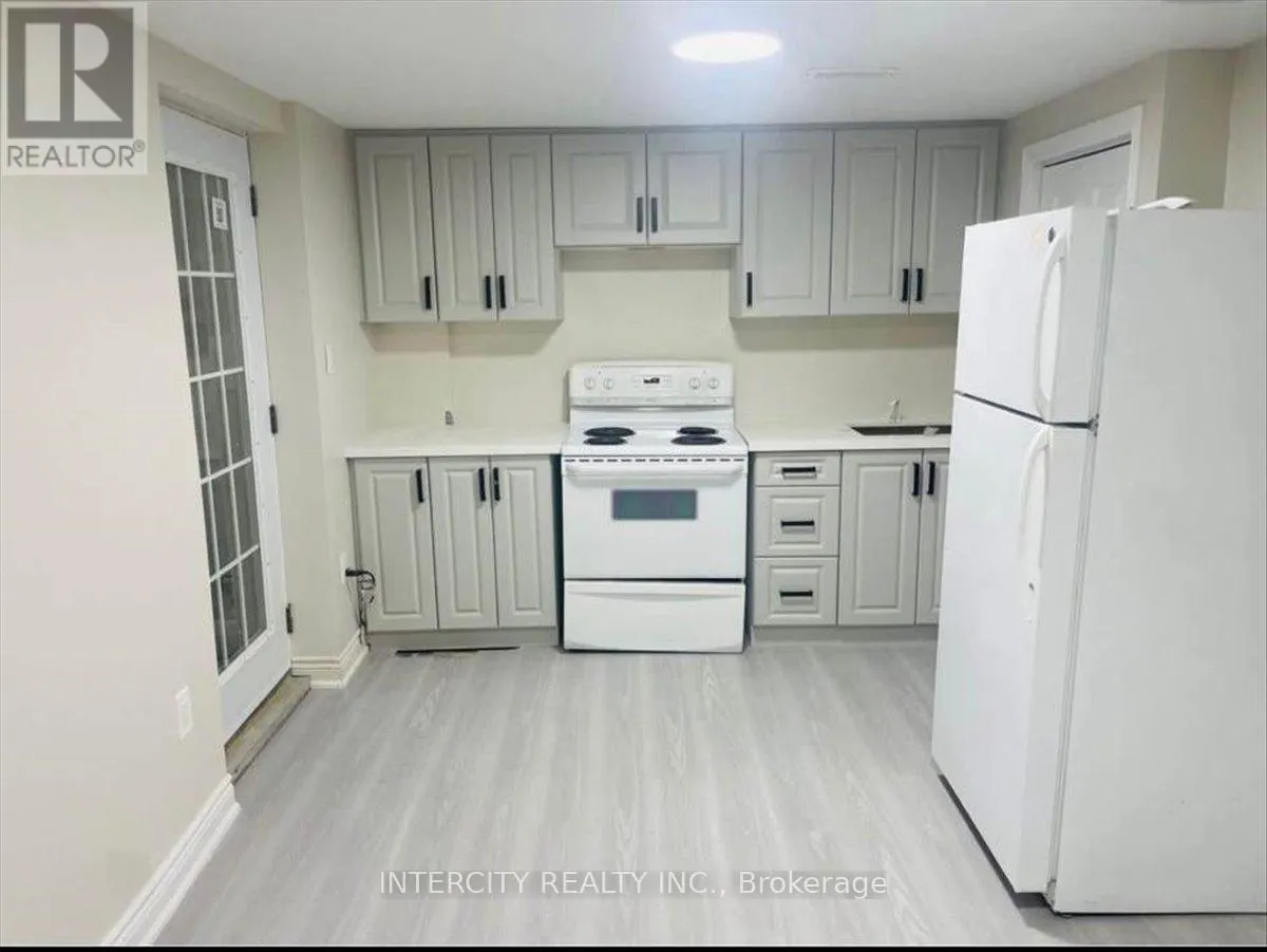 6 HEDLEY COURT