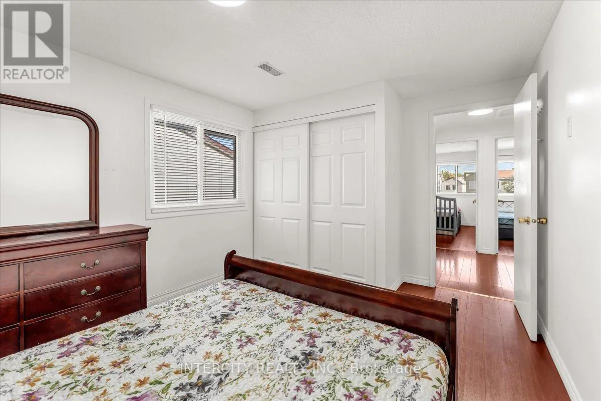 6 HEDLEY COURT