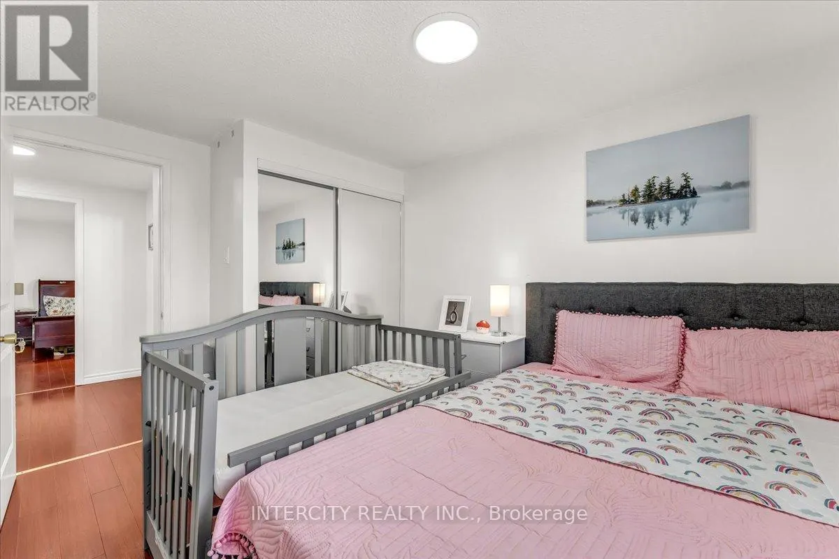 6 HEDLEY COURT
