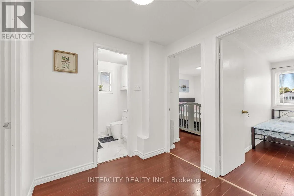 6 HEDLEY COURT