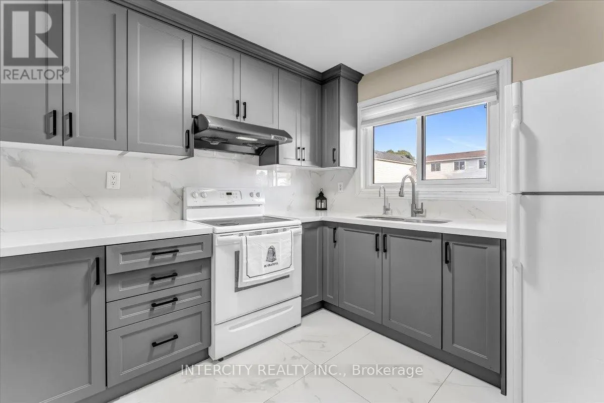 6 HEDLEY COURT