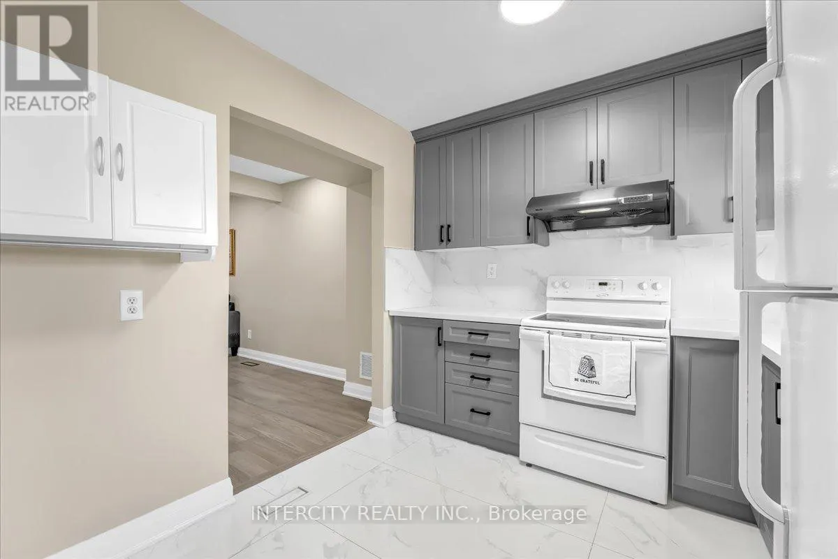 6 HEDLEY COURT