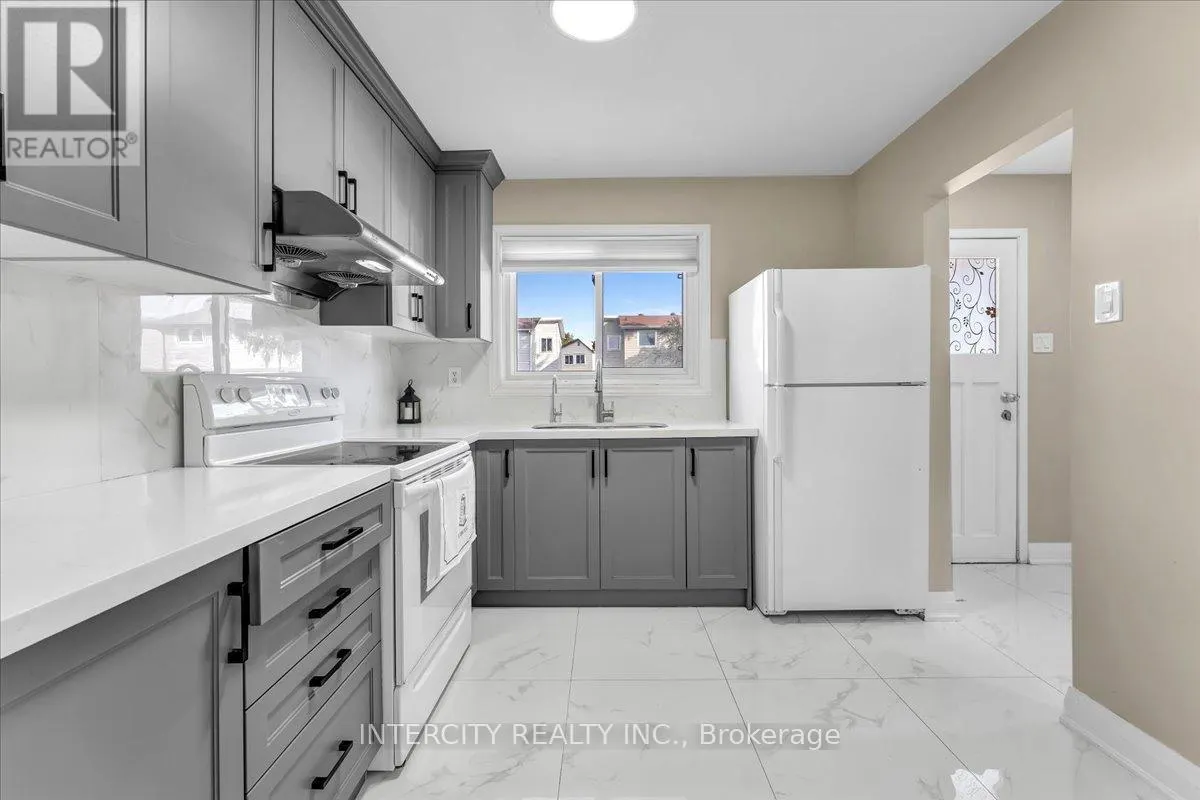 6 HEDLEY COURT
