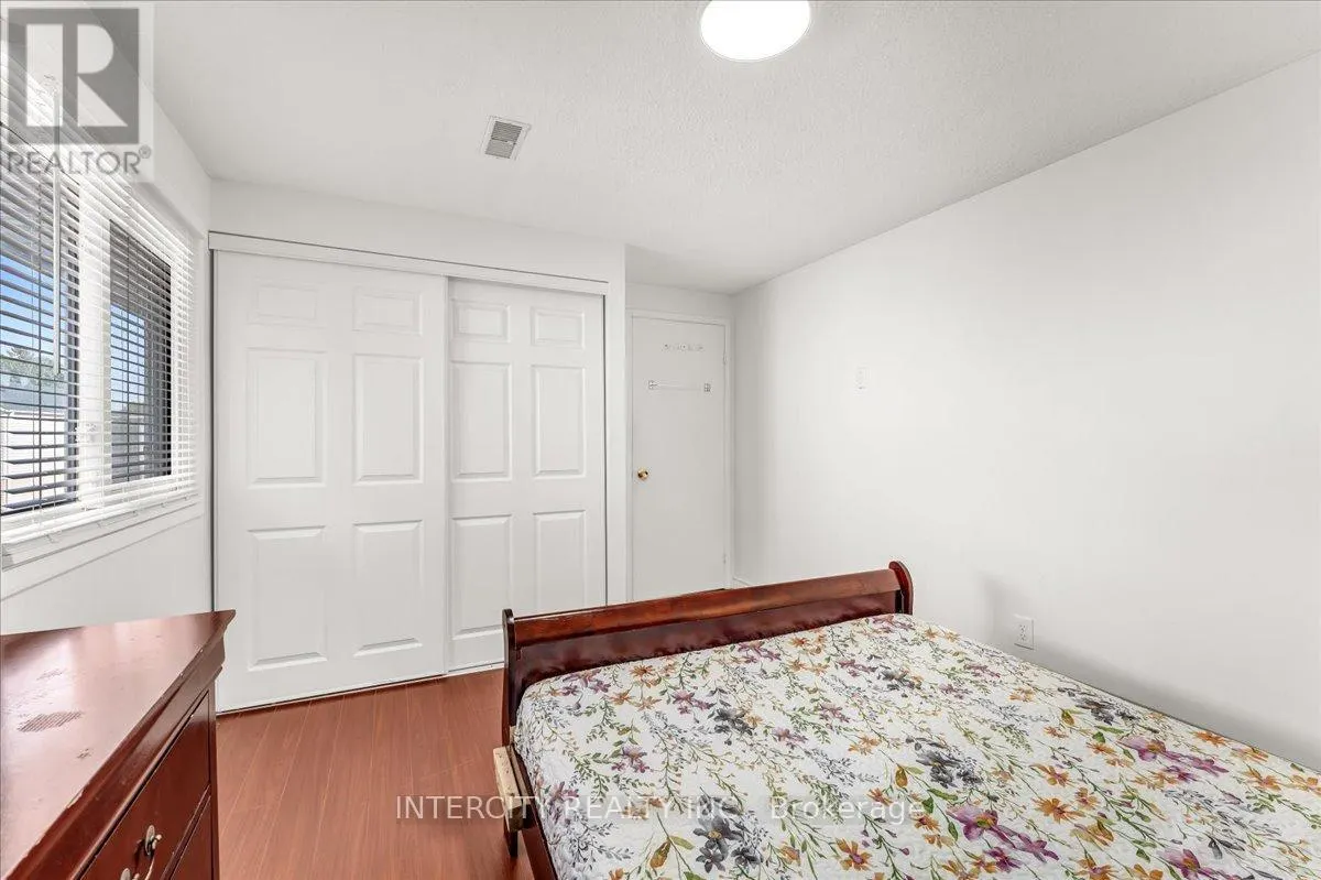 6 HEDLEY COURT