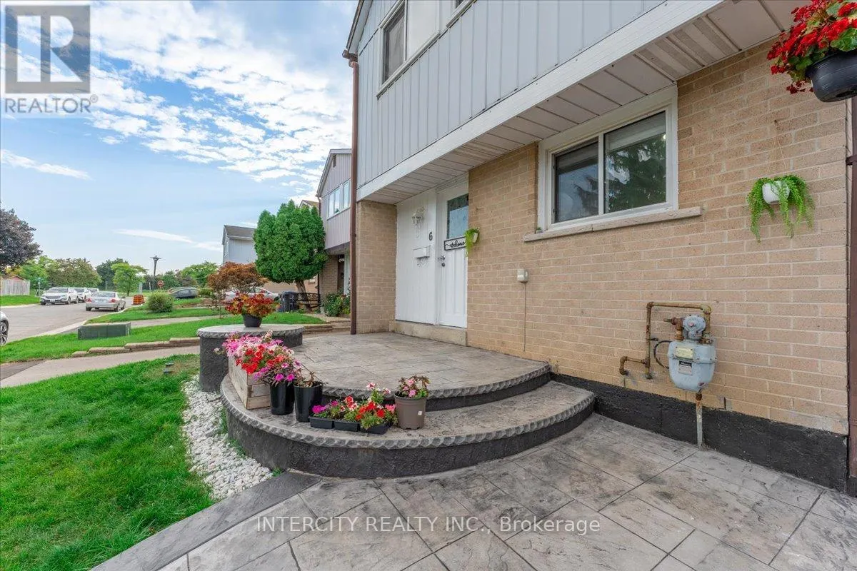 6 HEDLEY COURT
