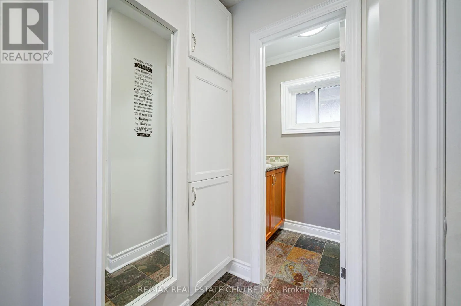 32 AGNES STREET