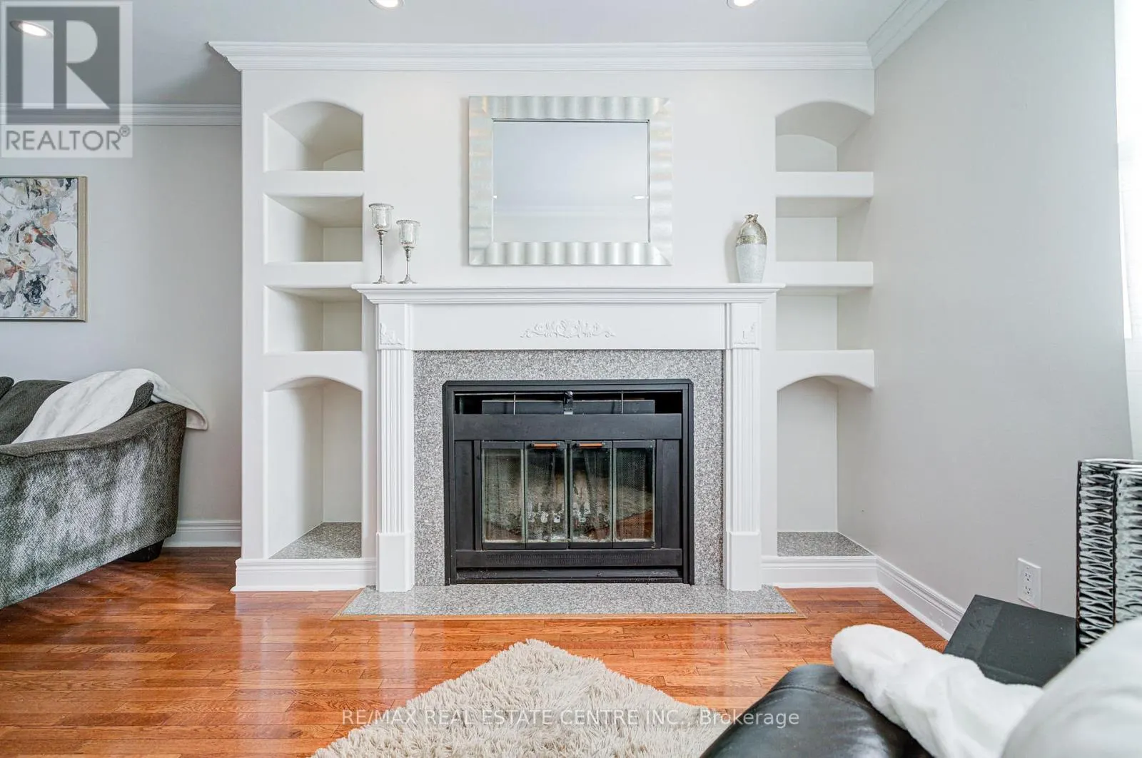 32 AGNES STREET