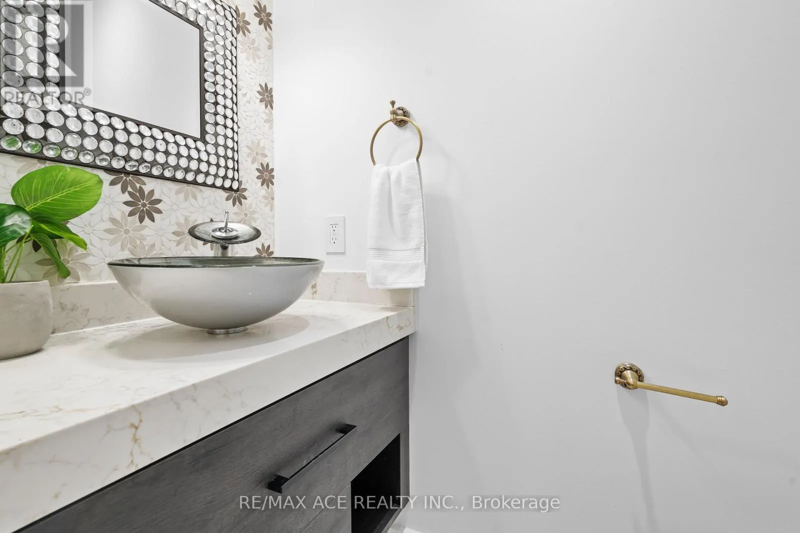 10A BENSON AVENUE W