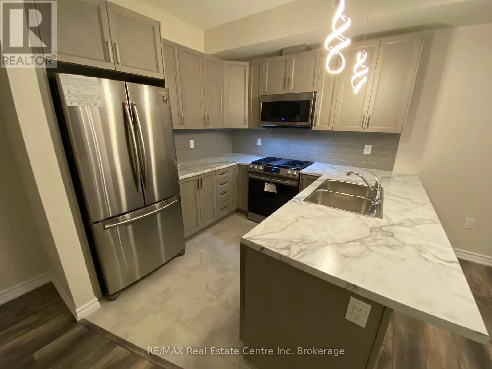 108 - 445 ONTARIO STREET S, #108