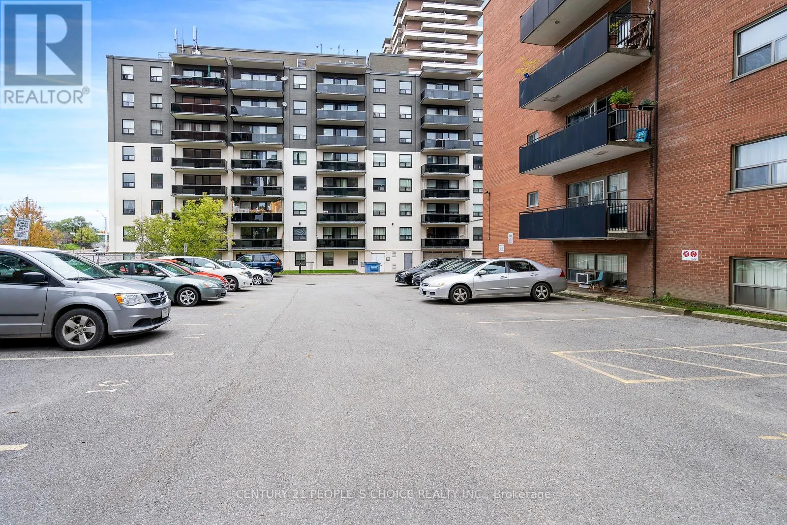 201 - 52 PARK STREET E