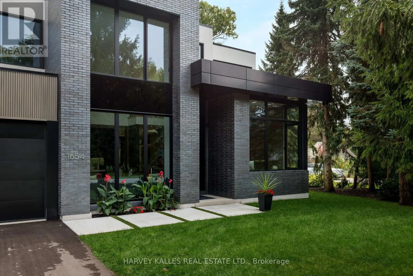 1654 BIRCHWOOD DRIVE