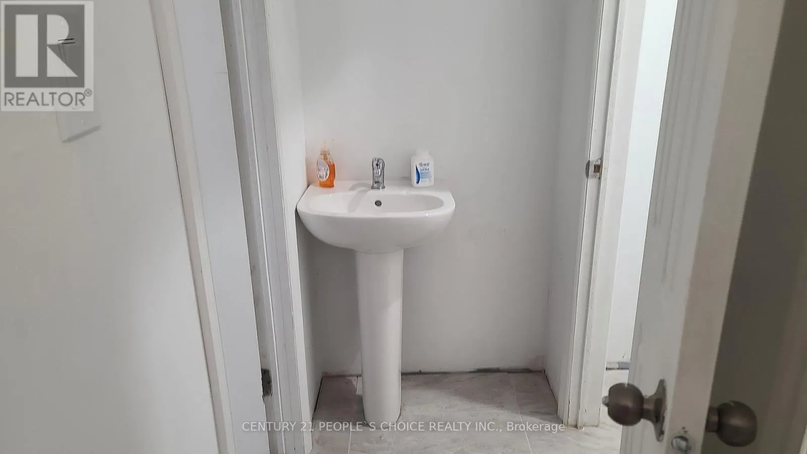 5 - 2400 FINCH AVENUE W