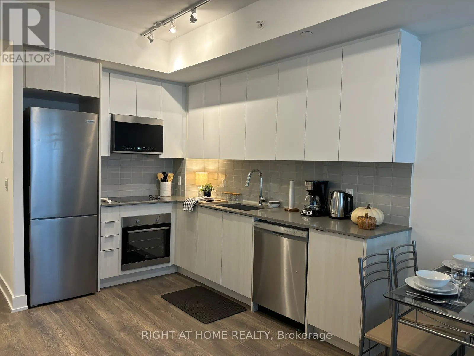 1312 - 2489 TAUNTON ROAD
