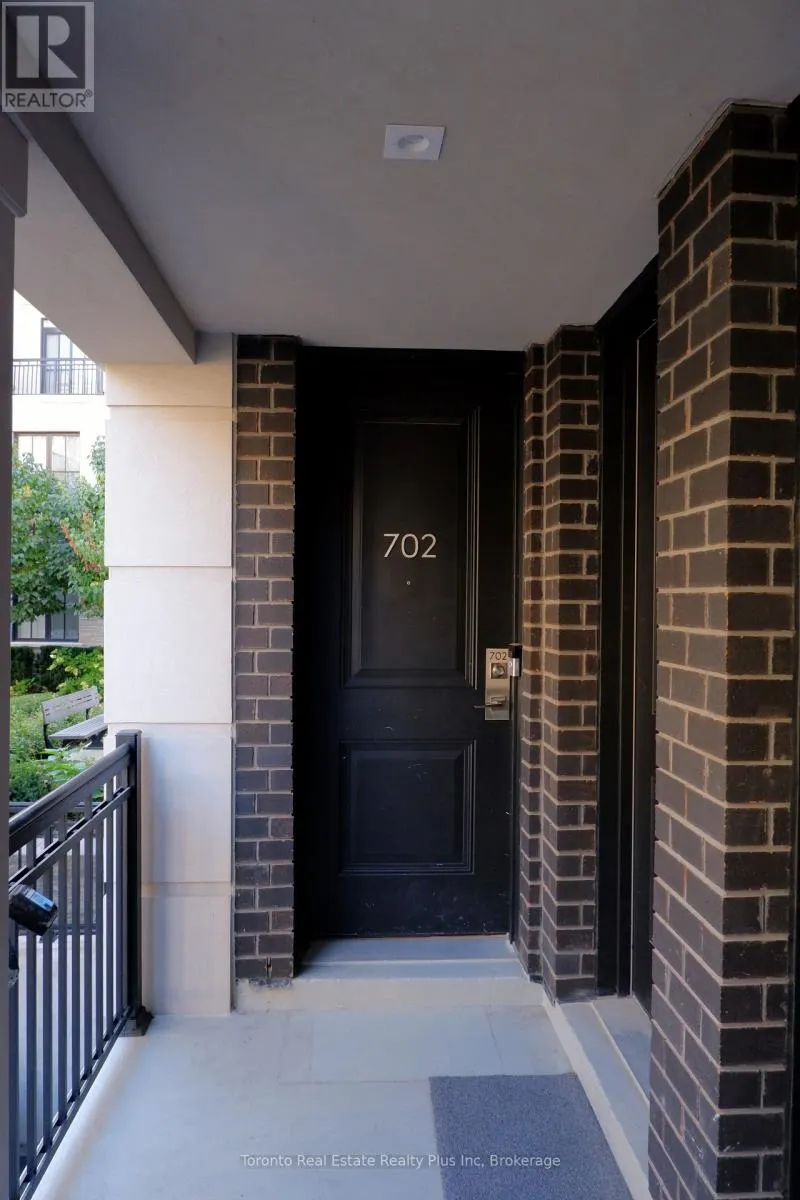 702 - 665 CRICKLEWOOD DRIVE