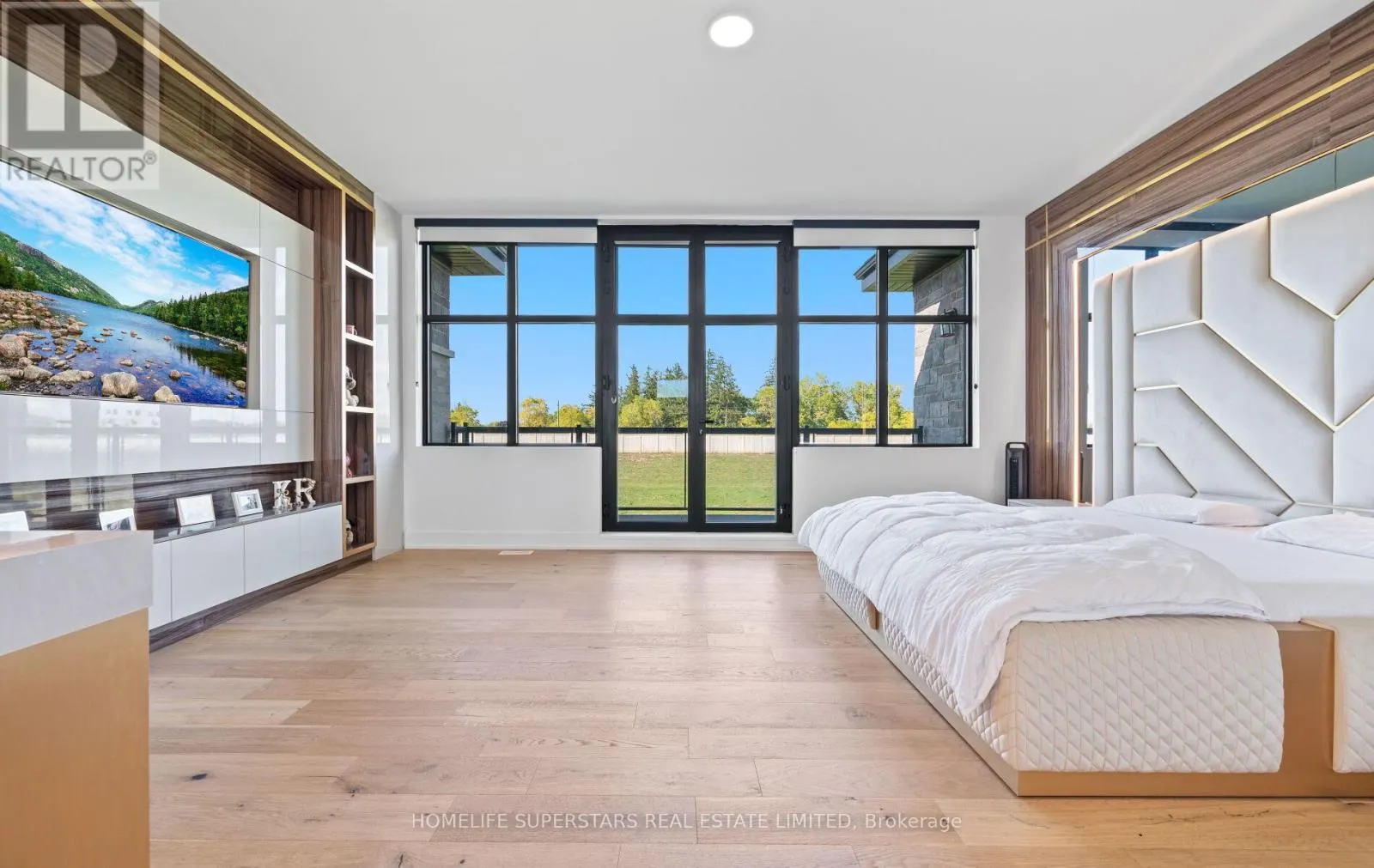 32 SUGARBUSH COURT
