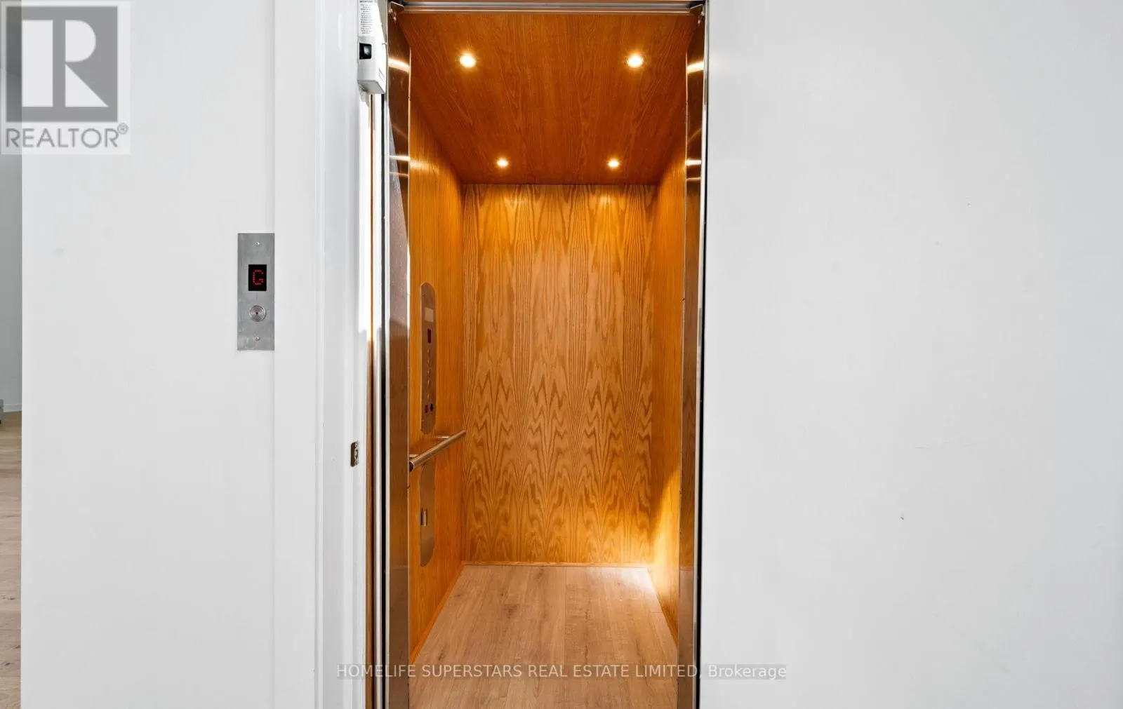 32 SUGARBUSH COURT