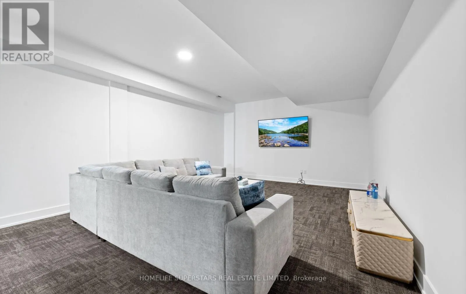 32 SUGARBUSH COURT