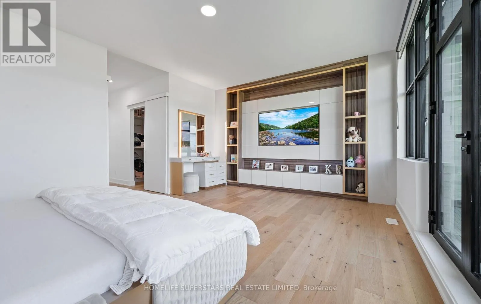 32 SUGARBUSH COURT