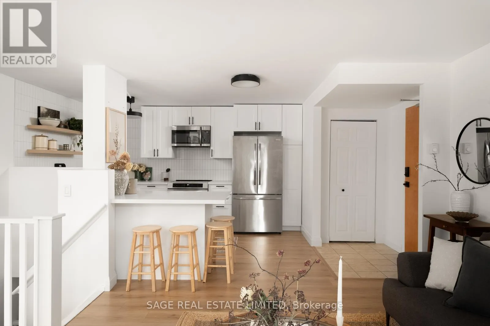 21 - 1250 KING STREET W