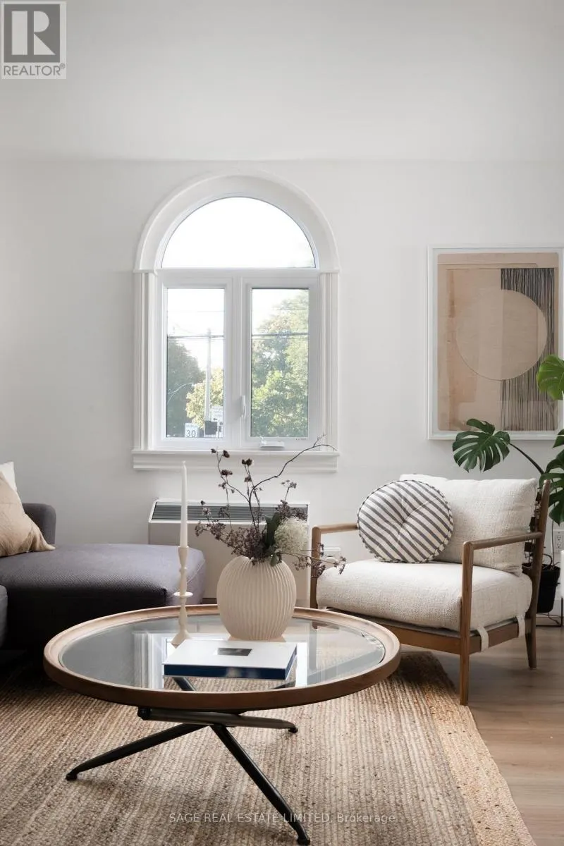 21 - 1250 KING STREET W