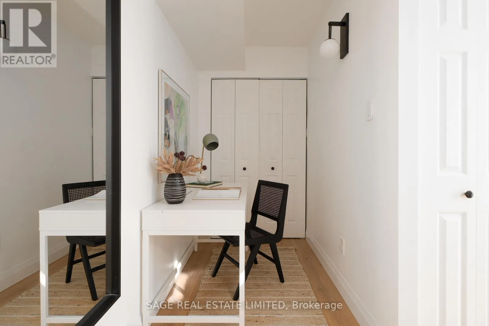 21 - 1250 KING STREET W