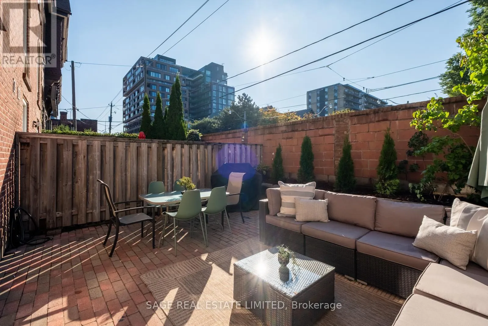 21 - 1250 KING STREET W