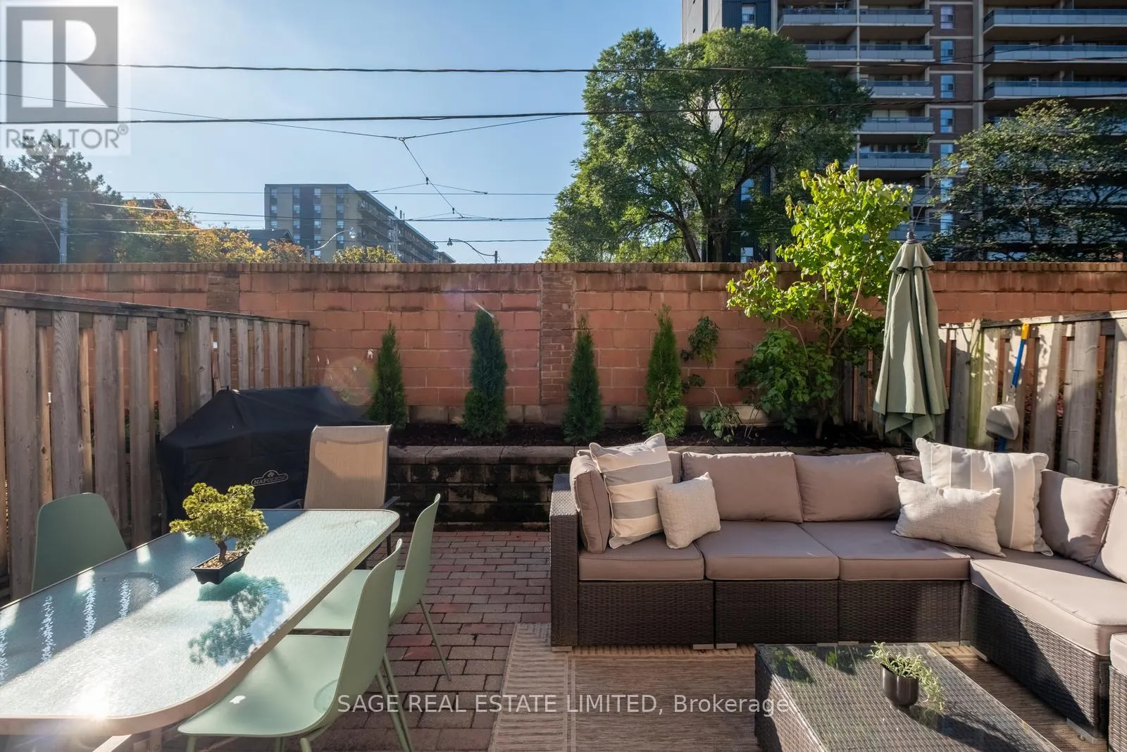 21 - 1250 KING STREET W