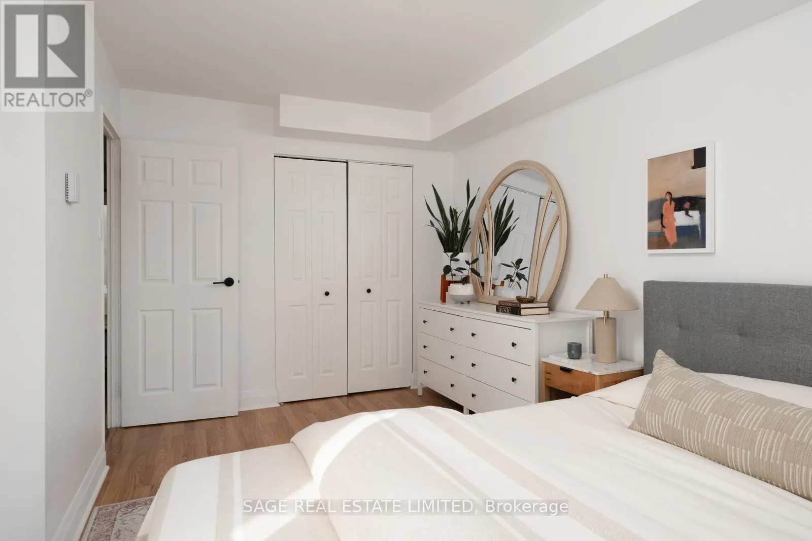 21 - 1250 KING STREET W