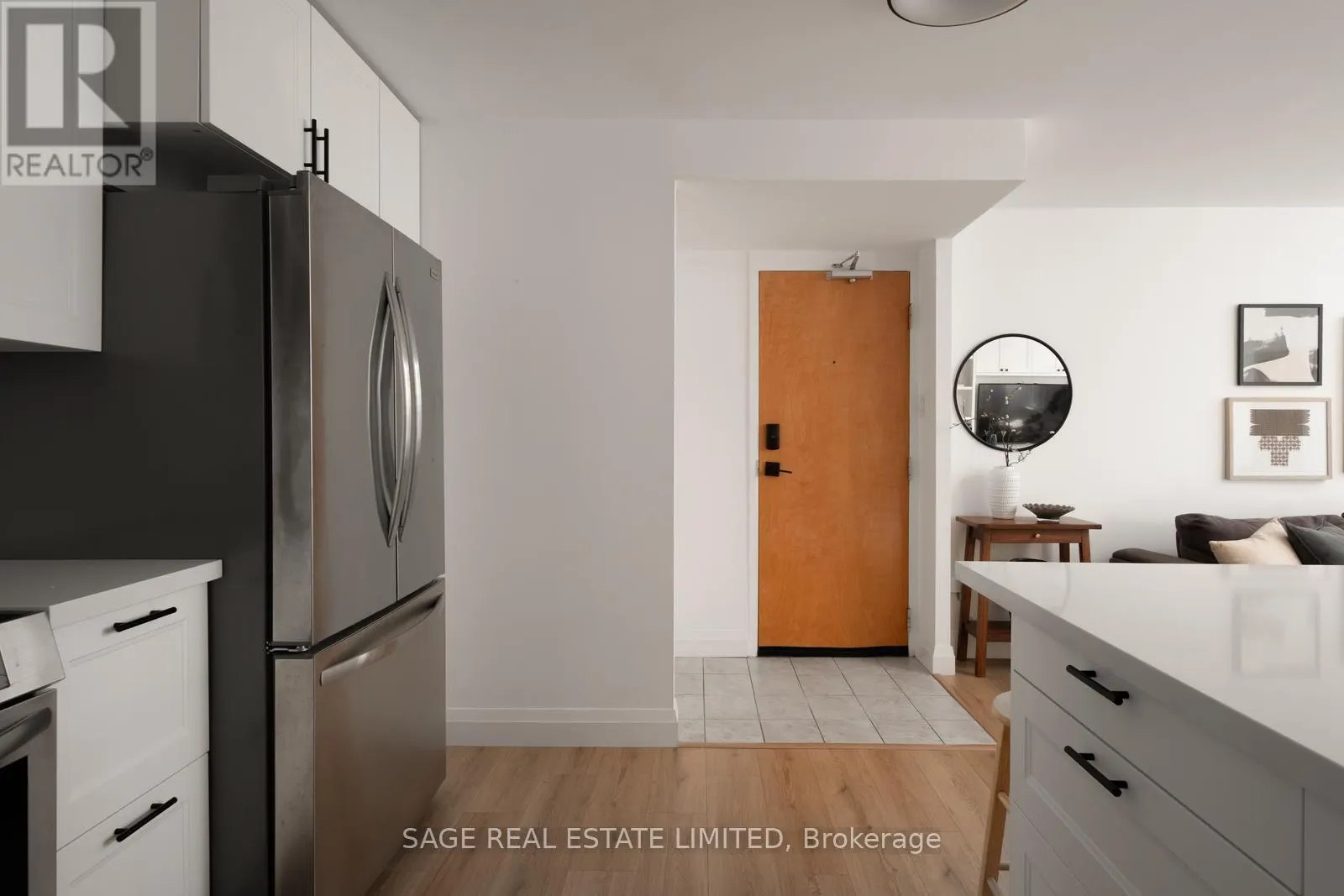21 - 1250 KING STREET W