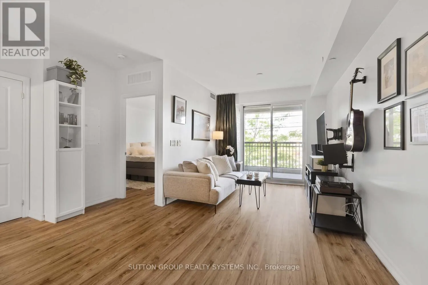 212 - 3563 LAKE SHORE BOULEVARD W